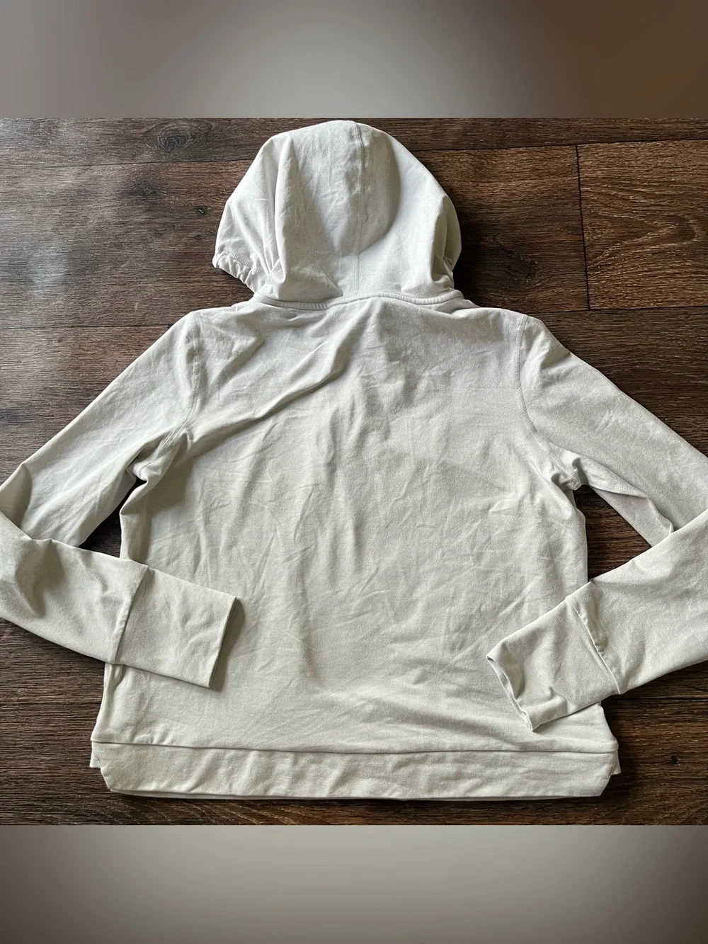 Vuori VW226 Super soft halo performance athletic hoodie light great beige small - Picture 6 of 7